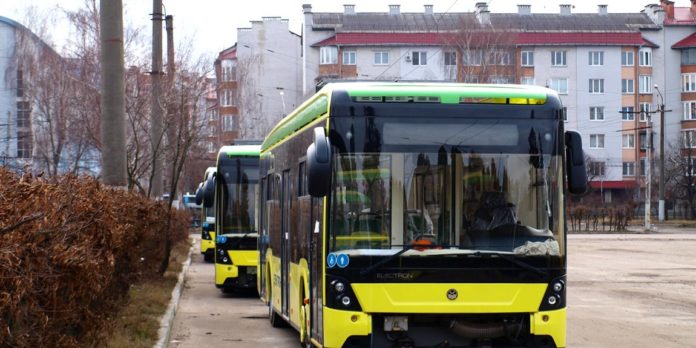 У Львові не підтримали петицію щодо зниження вартості проїзду у маршрутках У Львові не підтримали петицію щодо зниження вартості проїзду у маршрутках