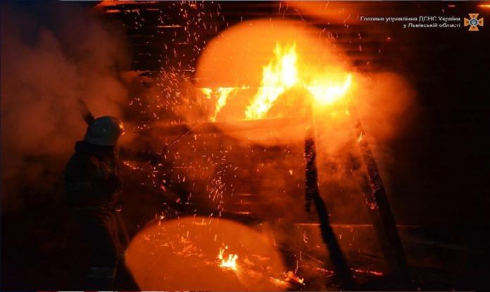 На Львівщині горіла господарська будівля На Львівщині горіла господарська будівля