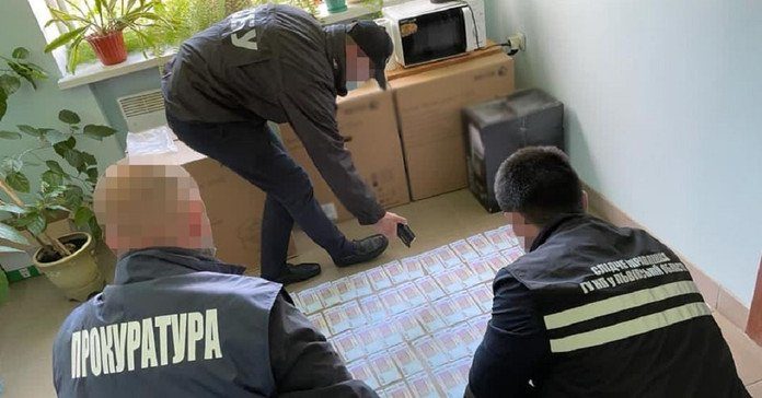 Через велику корупцію директору з Новояворівська призначили заставу Через велику корупцію директору з Новояворівська призначили заставу