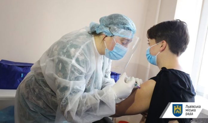 Вчора у Львові від коронавірусу вакцинували 1850 осіб Вчора у Львові від коронавірусу вакцинували 1850 осіб