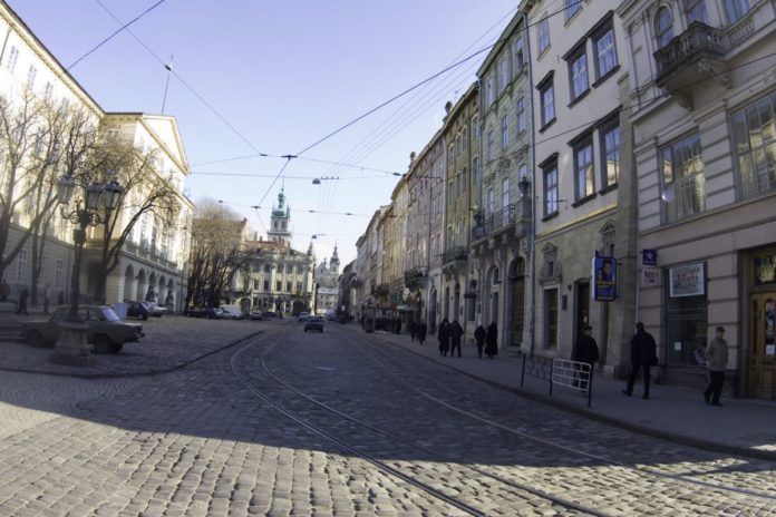 У Львові обмежили в’їзд у пішохідну зону міста У Львові обмежили в’їзд у пішохідну зону міста