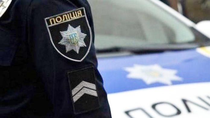 У Львові чоловік погрожував патрульним пістолетом (фото) У Львові чоловік погрожував патрульним пістолетом (фото)