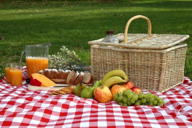 picnic-eating