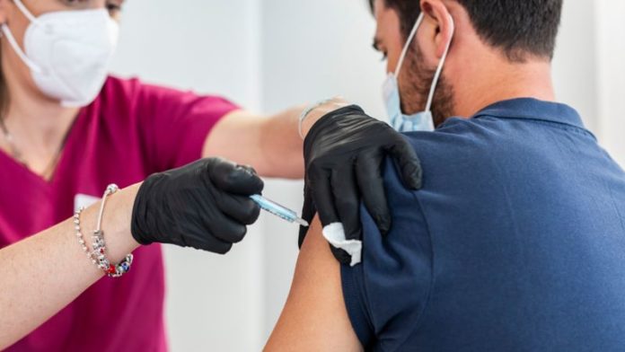 Побічний ефект від вакцин Pfizer і Moderna призводить до запалення серця Побічний ефект від вакцин Pfizer і Moderna призводить до запалення серця