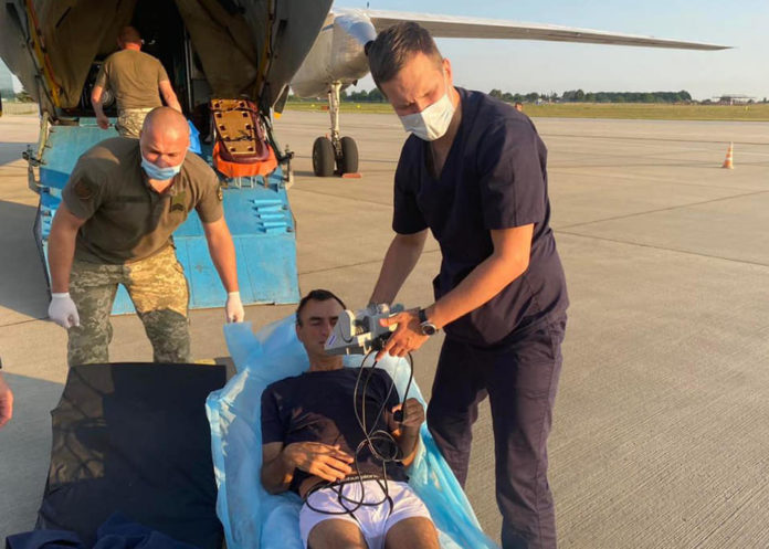 До Львова медичним літаком евакуювали двох військовослужбовців До Львова медичним літаком евакуювали двох військовослужбовців