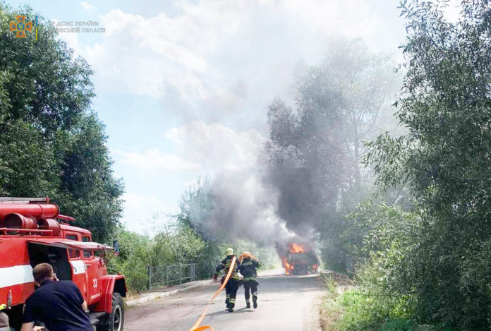 На Львівщині під час руху загорілася вантажівка На Львівщині під час руху загорілася вантажівка