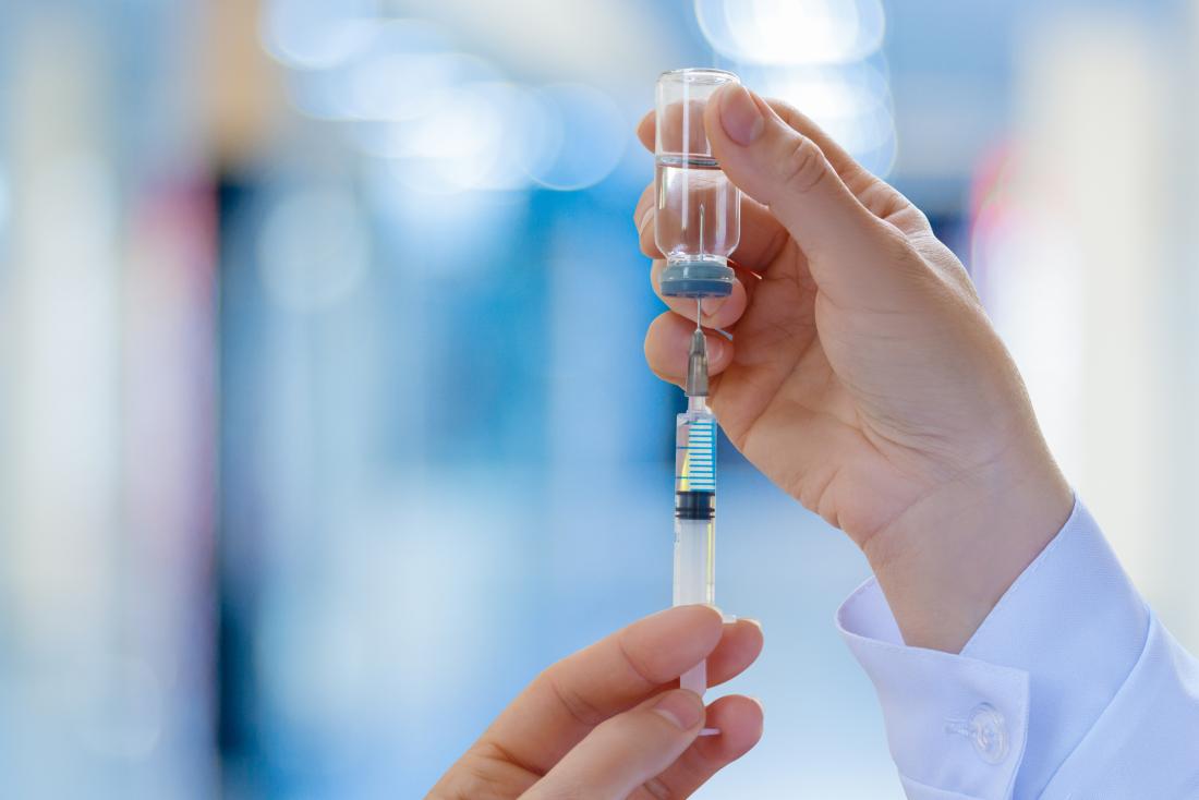 До України доставили 500 тисяч доз вакцини проти штаму коронавірусу штаму «Омікрон»