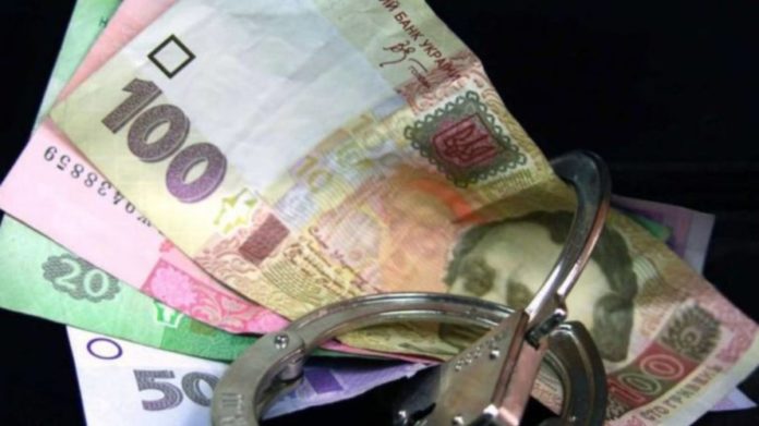 На Львівщині судитимуть посадовців, які на операціях з комунальним майном викрали понад 2 мільйони гривень На Львівщині судитимуть посадовців, які на операціях з комунальним майном викрали понад 2 мільйони гривень