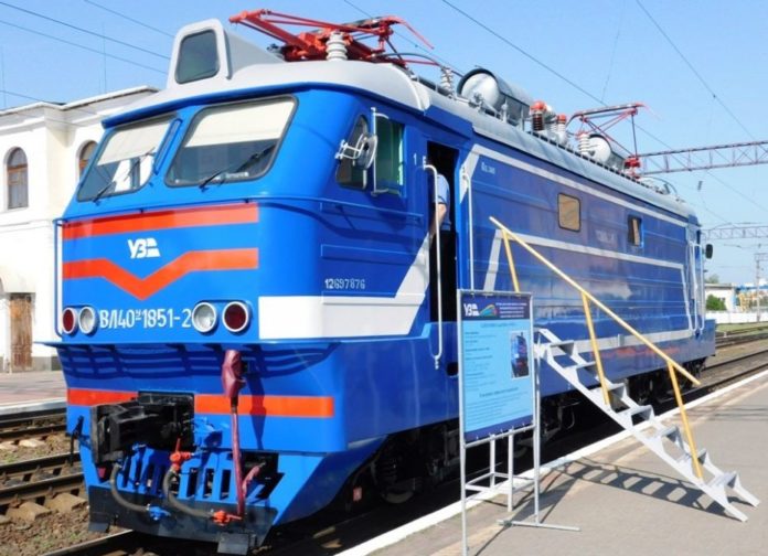 Зеленський підписав закон, який дозволить оновити локомотивний парк Укрзалізниці Зеленський підписав закон, який дозволить оновити локомотивний парк Укрзалізниці