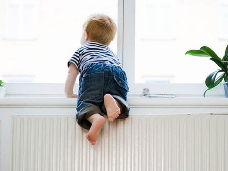 У Дублянах 4-річна дитина випала із вікна квартири на шостому поверсі