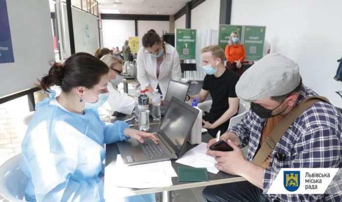 Вчора на Львівщині провакцинували 8519 осіб, з них 1315 – у центрах вакцинації Вчора на Львівщині провакцинували 8519 осіб, з них 1315 – у центрах вакцинації