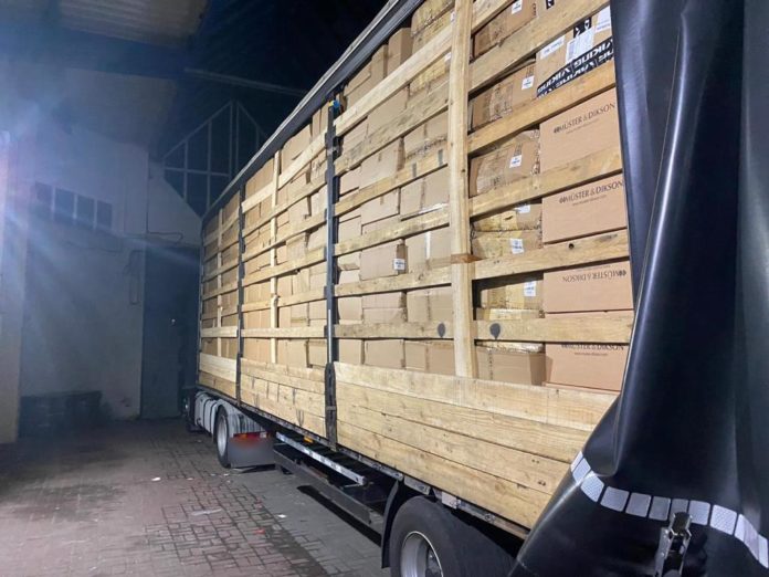 Реєстрували мільйонний вантаж під виглядом дешевої плитки: митна оборудка на Львівщині