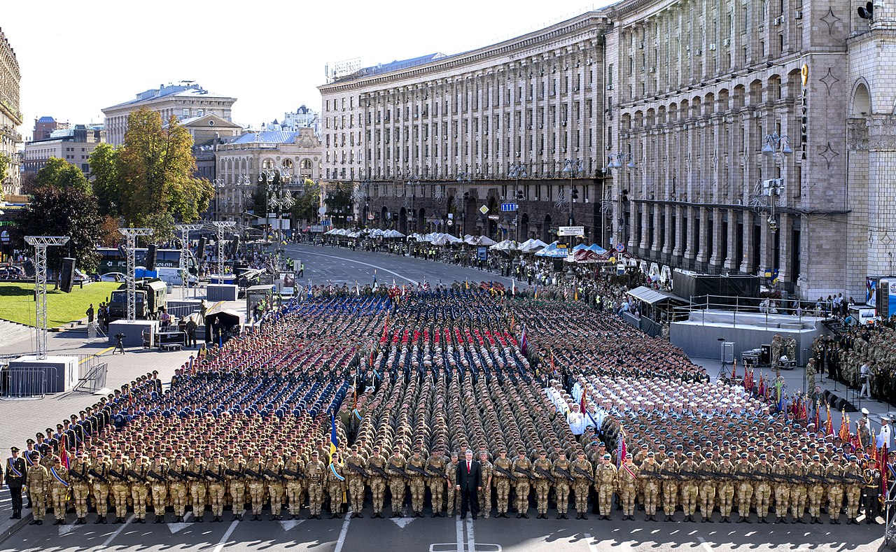 1280px-Final_rehearsal_of_the_parade._Joint_photo_with_participants_of_the__Army_Parade__on_the_occasion_of_the_Independence_Day_of_Ukraine