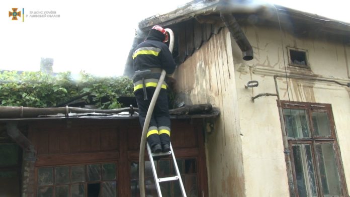 У Львові рятувальники ліквідували пожежу в житловому будинку У Львові рятувальники ліквідували пожежу в житловому будинку