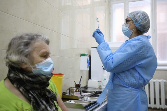Львів’янам нагадують, де можна вакцинуватись проти коронавірусу цими вихідними Львів’янам нагадують, де можна вакцинуватись проти коронавірусу цими вихідними