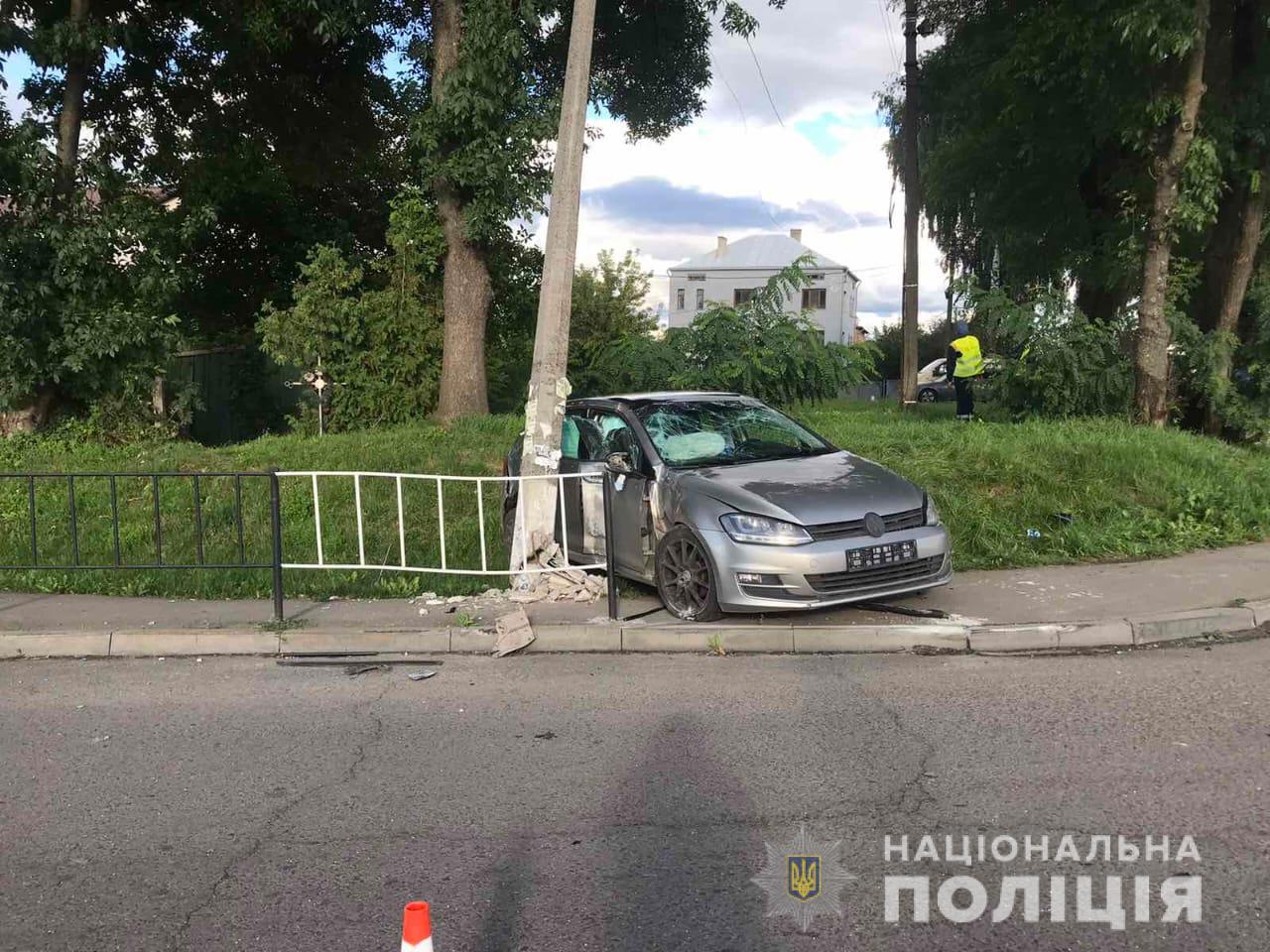 Через ДТП біля Львова травмовані водій та пішохід (фото)