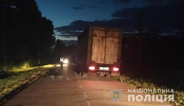 На Самбірщині внаслідок наїзду вантажівки загинув пішохід