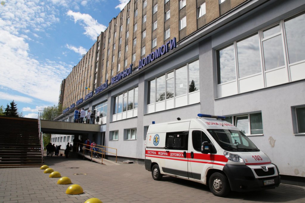 У Львові поранений чоловік напав на медиків "швидкої"