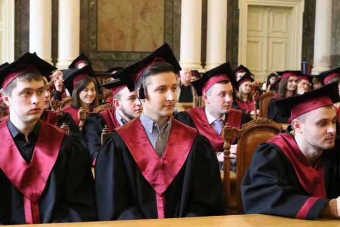 Cтипендії студентам підвищать, але кількість отримувачів зменшиться Cтипендії студентам підвищать, але кількість отримувачів зменшиться