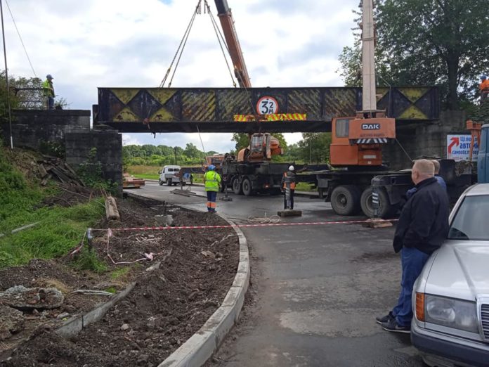 У Жидачеві демонтували залізничний міст У Жидачеві демонтували залізничний міст