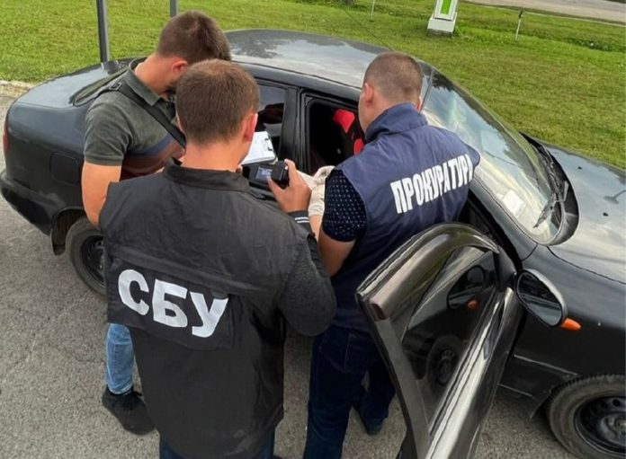 Держслужбовці на Львівщині здавали в оренду мешканцям спецтехніку підприємства (фото) Держслужбовці на Львівщині здавали в оренду мешканцям спецтехніку підприємства (фото)