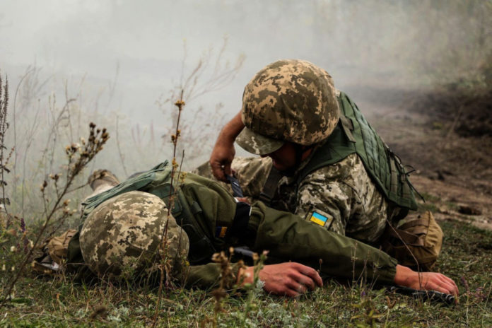 На Донбасі під час обстрілів було поранено українського військовослужбовця На Донбасі під час обстрілів було поранено українського військовослужбовця