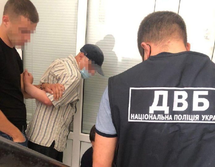Під час спроби дати хабар поліцейським затримали 34-річного львів’янина Під час спроби дати хабар поліцейським затримали 34-річного львів’янина