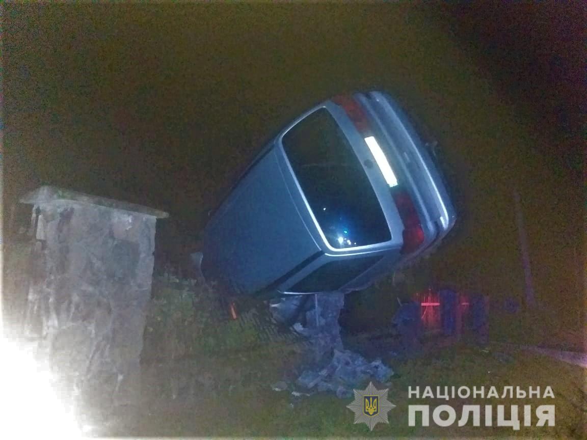 На Самбірщині водій загинув, перекинувшись на огорожу цвинтаря - 2