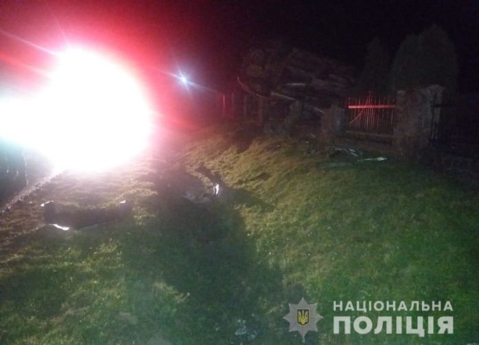 На Самбірщині водій загинув, перекинувшись на огорожу цвинтаря На Самбірщині водій загинув, перекинувшись на огорожу цвинтаря