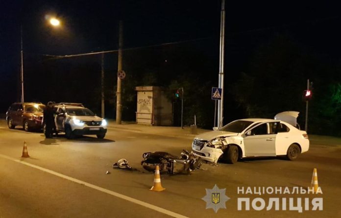 У ДТП постраждав скутерист зі Львова і його пасажир У ДТП постраждав скутерист зі Львова і його пасажир