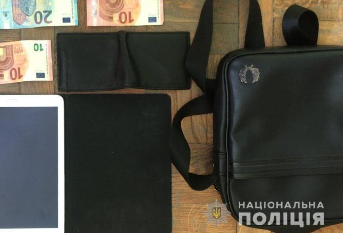 На Львівщині правоохоронці знайшли викрадача сумки