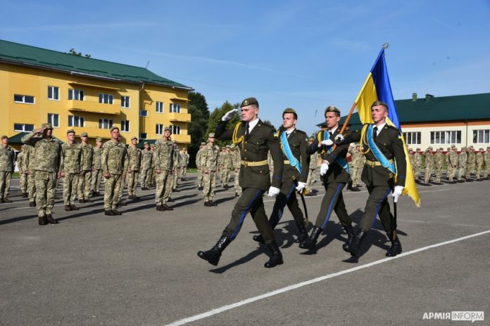 Більше ніж півтори сотні офіцерів, призваних із запасу, пройшли перепідготовку на Львівщині