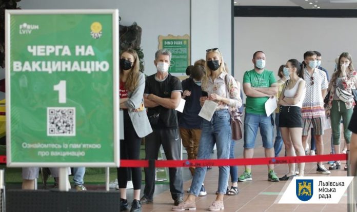 Вчора у Львові від коронавірусу вакциновано 3569 осіб Вчора у Львові від коронавірусу вакциновано 3569 осіб