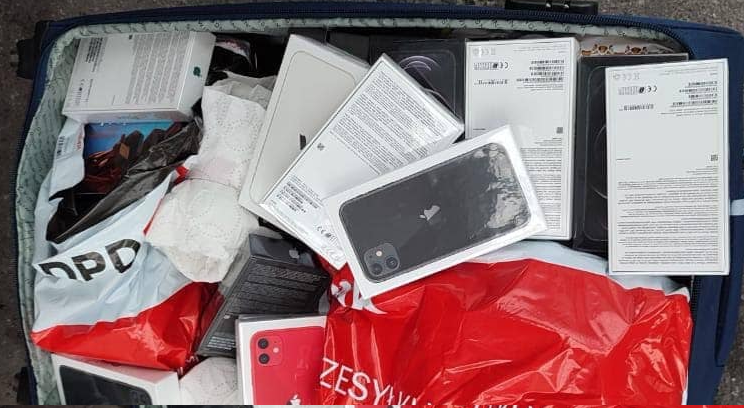 Львівські митники вилучили незадекларовані гаджети Apple на суму понад 1 млн грн