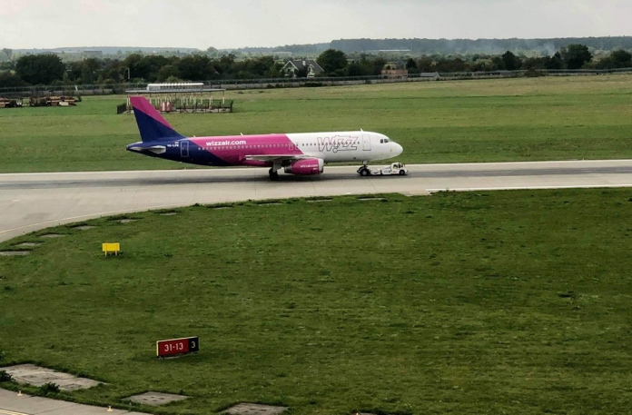 Літак Wizz Air здійснив аварійну посадку у Львові