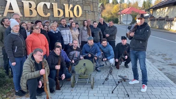 Славська громада приєдналася до флешмобу «Батько наш Бандера» (відео) Славська громада приєдналася до флешмобу «Батько наш Бандера» (відео)