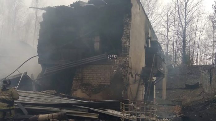 У Росії горів завод з виробництва пороху: 15 людей загинуло (відео) У Росії горів завод з виробництва пороху: 15 людей загинуло (відео)