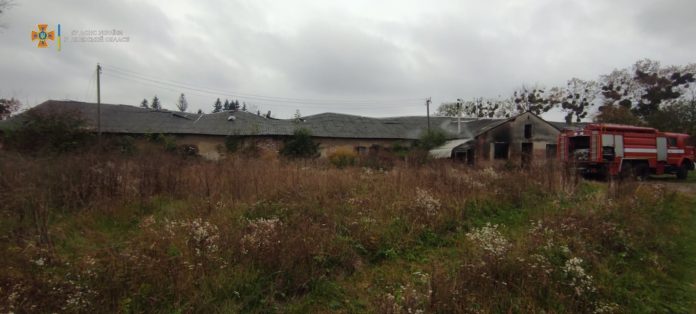 На Львівщині горіла закинута ферма (фото) На Львівщині горіла закинута ферма (фото)