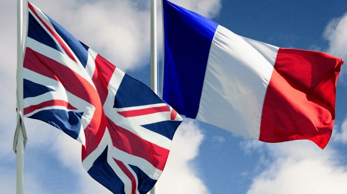 8a42784-uk-and-france-flags