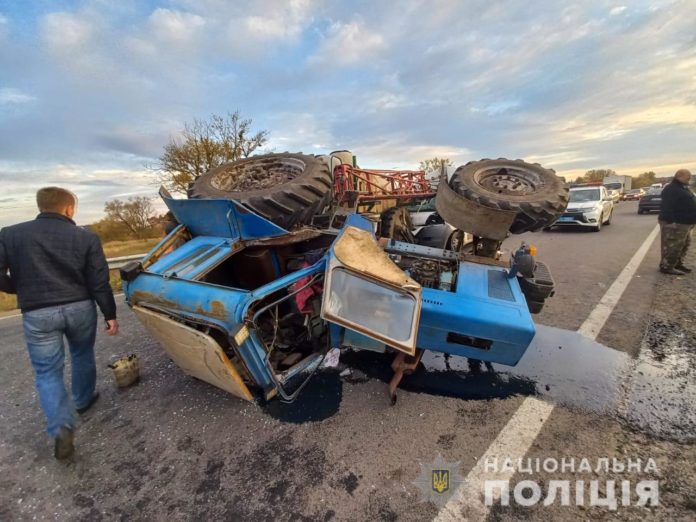 29-річний керманич мікроавтобуса постраждав у ДТП з трактором біля Щирця 29-річний керманич мікроавтобуса постраждав у ДТП з трактором біля Щирця