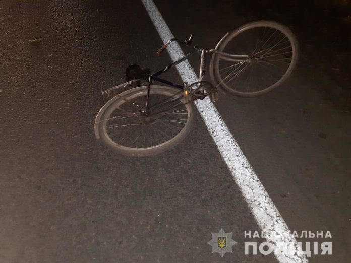 У Червоноградському районі керманич на смерть збив велосипедиста У Червоноградському районі керманич на смерть збив велосипедиста