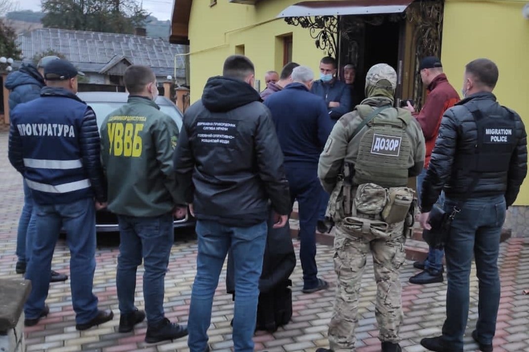 На Львівщині незаконно переправляли мігрантів через кордон