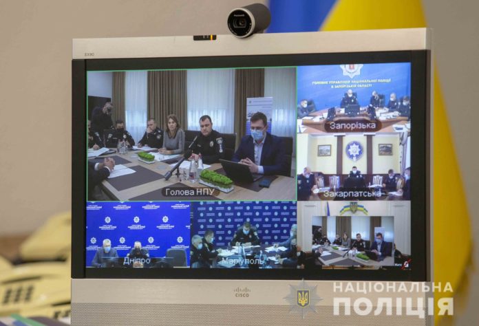 На планшети поліції встановили програми для зчитування COVID-сертифікатів На планшети поліції встановили програми для зчитування COVID-сертифікатів