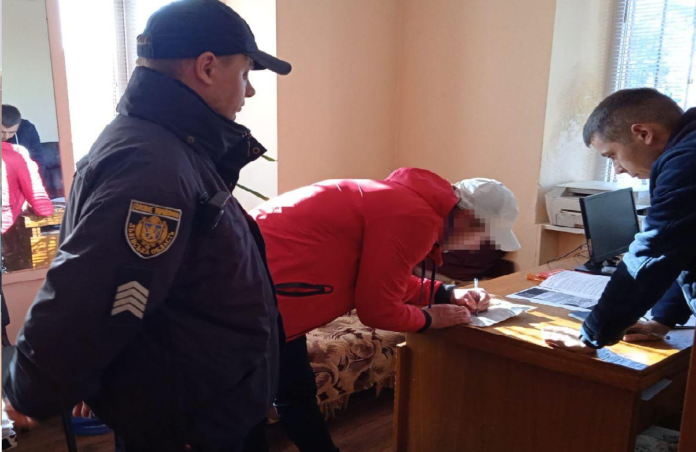 Поліцейські затримали зловмисника за повідомлення про замінування Головного залізничного вокзалу у Львові Поліцейські затримали зловмисника за повідомлення про замінування Головного залізничного вокзалу у Львові