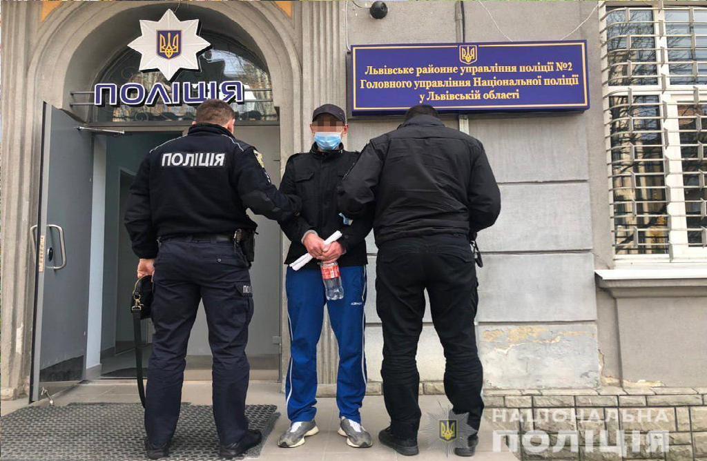 У Львові поліцейські затримали зловмисника, який обікрав квартиру