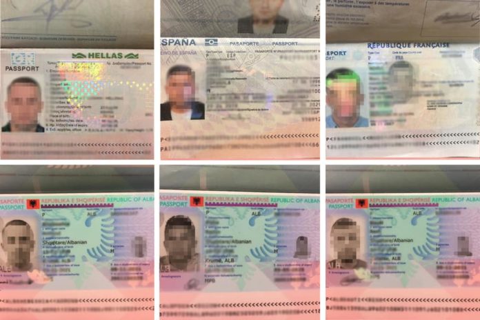Інспектори Львівського загону затримали трьох іноземців, що подорожували за підробленими паспортами