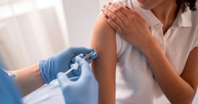 12 мільйонів українців повністю вакцинувалися проти коронавірусу