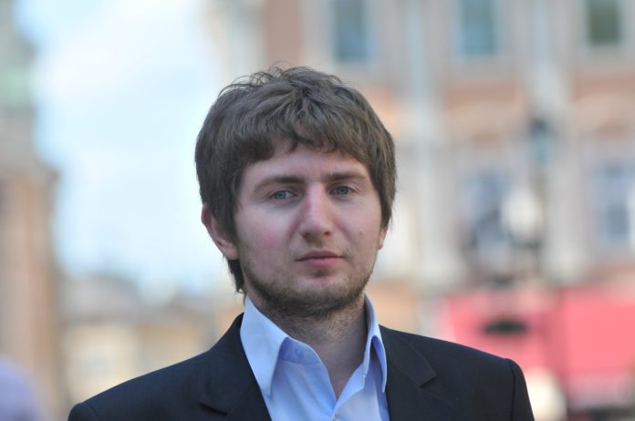 До львівського антивакцинатора навідалась СБУ (відео) До львівського антивакцинатора навідалась СБУ (відео)