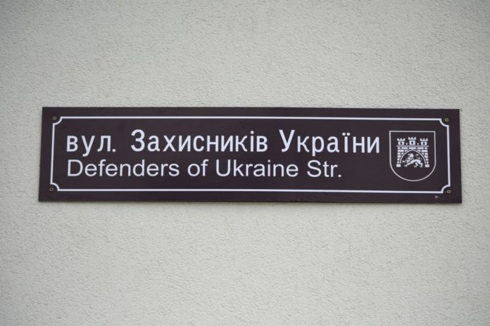 На львівській вулиці Захисників України будуть патріотичні мурали