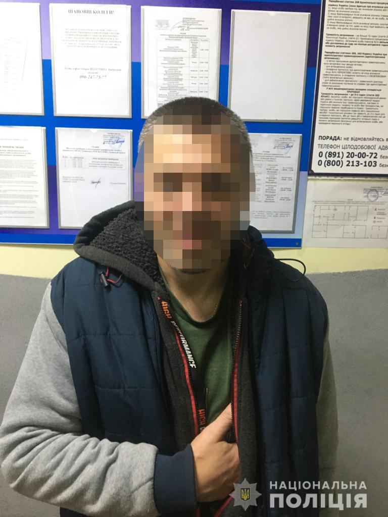 46-річний чоловік пограбував крамницю у селі біля Жовкви - 2